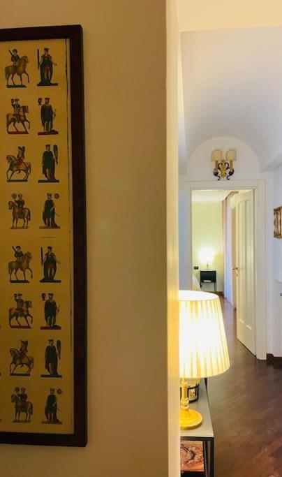 Re Gallo Luxury Apartment Plebiscito In Via Chiaia Naples Exterior photo