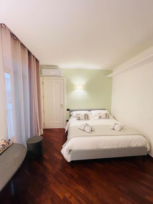 Re Gallo Luxury Apartment Plebiscito In Via Chiaia Naples Exterior photo